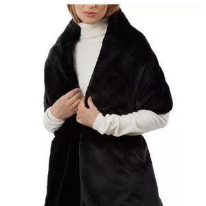 NEW WITH TAGS. Aretha Pluche Faux Fur Wrap. Color:Noir NWT APPARIS